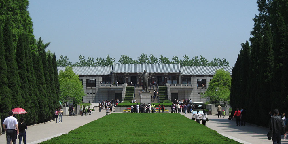 周恩來(lái)紀(jì)念館廣場(chǎng)